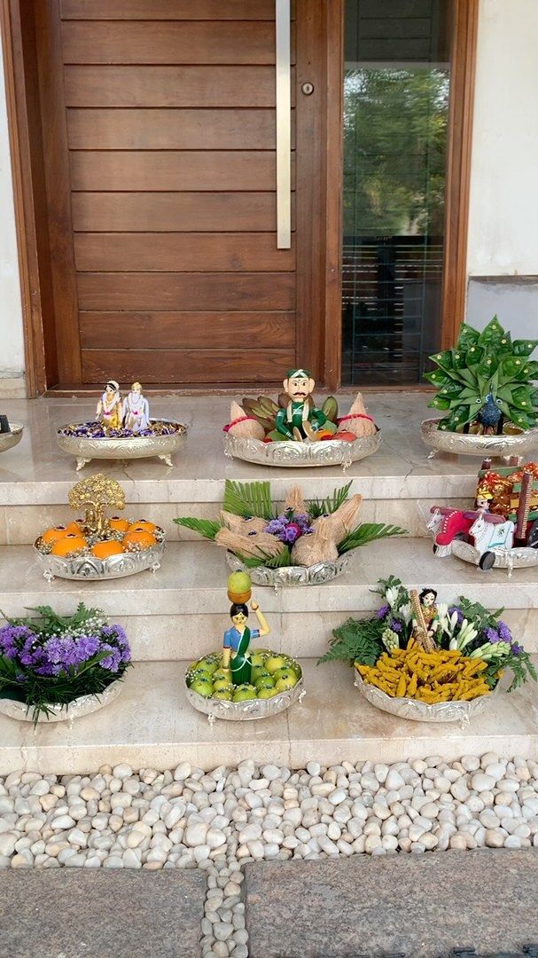 Housewarming entrance with traditional plated trays and dolls
